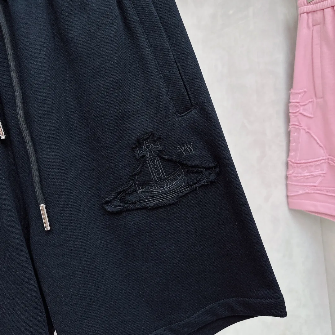 The Queen Mother's three-standard complete 2026 summer New Arrival men's casual shorts, advanced custom-made fabric Breathable fabric, Breathable elasticity and comfort, impeccable details, top-grade accessories, original logo design concept, delicate and soft feel! The upper body fit is awesome! Size：M-XXXL